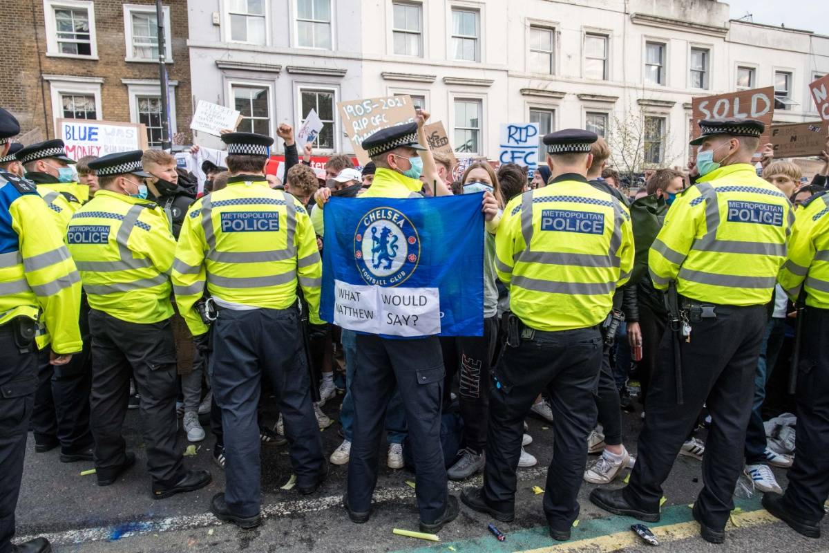 爱游戏体育包含欧超杯赛程吃紧，纽约尼克斯今晨篮板制胜，赛场秩序良好，更衣室氛围转暖的词条